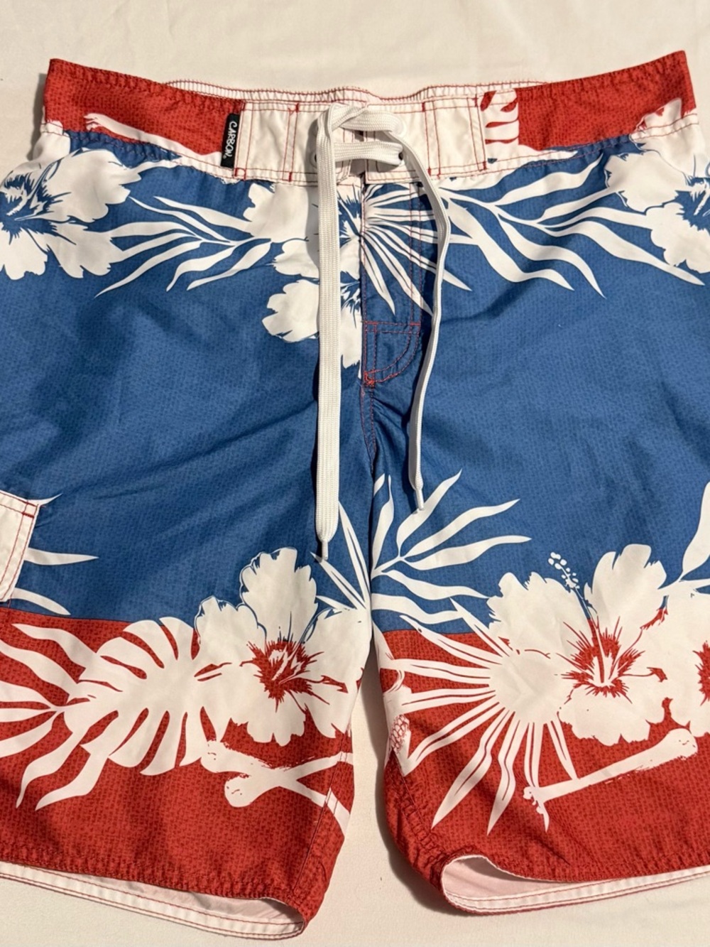 Carbon Men’s Board Shorts Size Large Red White & Blue Skulls And Floral Design